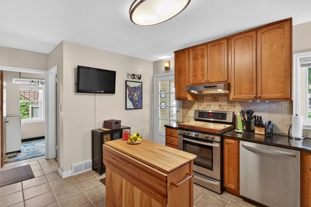 6605 Forest Court, Windsor Heights, IA 50324