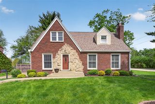 6605 Forest Court, Windsor Heights, IA 50324