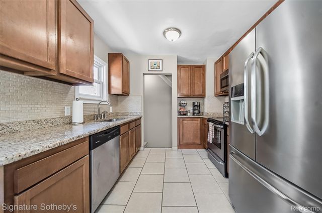 1820 Guthrie Avenue, Royal Oak, MI 48067