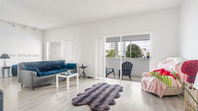 500 Bayview Drive 117, Sunny Isles Beach, FL 33160