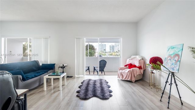 500 Bayview Drive 117, Sunny Isles Beach, FL 33160