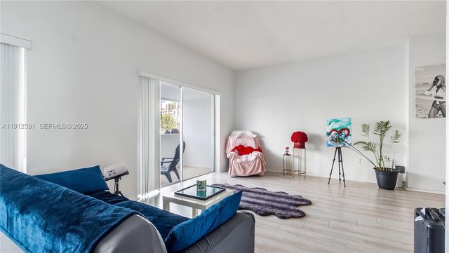 500 Bayview Drive 117, Sunny Isles Beach, FL 33160