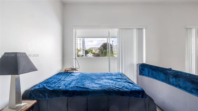 500 Bayview Drive 117, Sunny Isles Beach, FL 33160