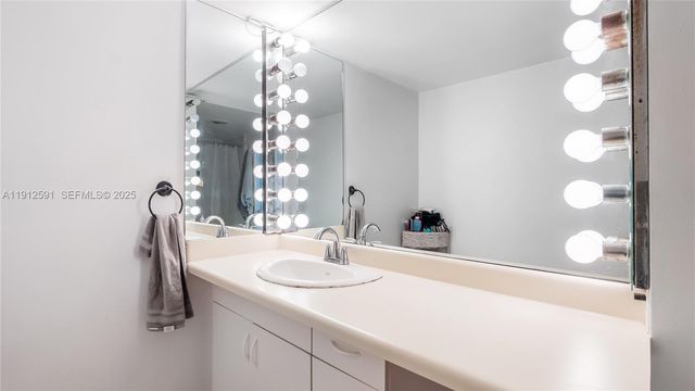 500 Bayview Drive 117, Sunny Isles Beach, FL 33160