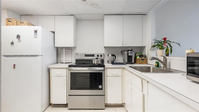 500 Bayview Drive 117, Sunny Isles Beach, FL 33160