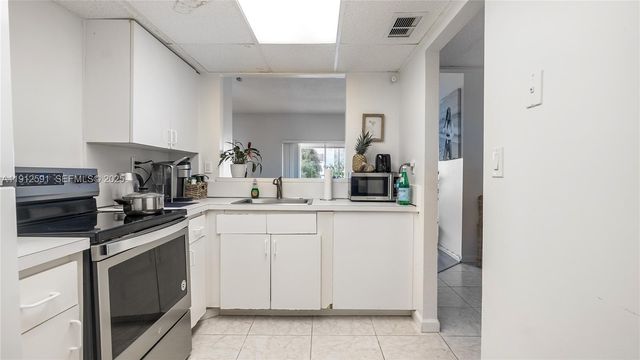 500 Bayview Drive 117, Sunny Isles Beach, FL 33160