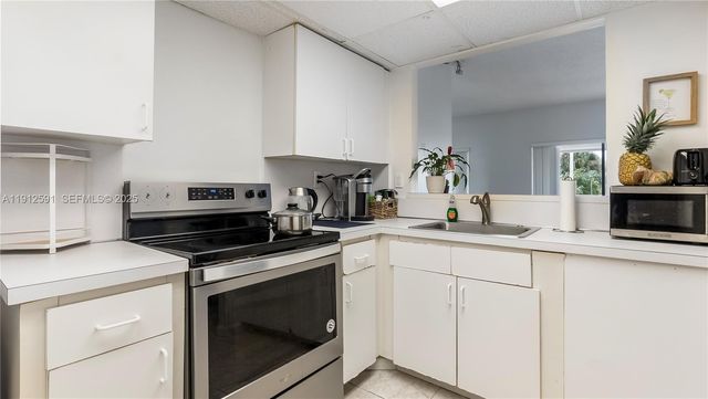 500 Bayview Drive 117, Sunny Isles Beach, FL 33160