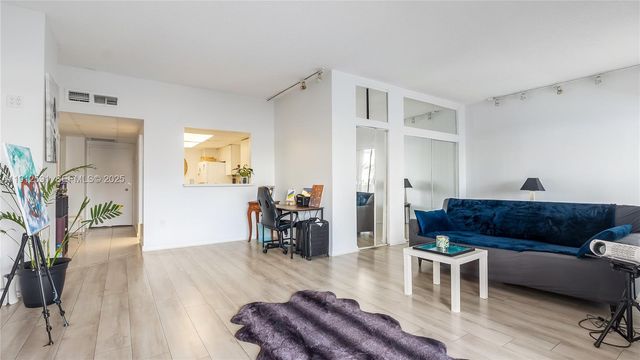 500 Bayview Drive 117, Sunny Isles Beach, FL 33160
