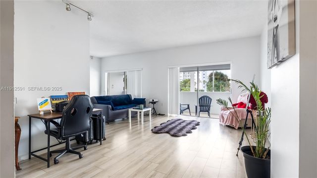 500 Bayview Drive 117, Sunny Isles Beach, FL 33160
