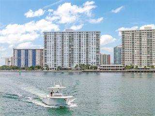 500 Bayview Drive 117, Sunny Isles Beach, FL 33160