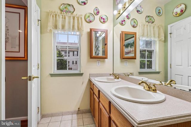 340 LISA WAY, Riverton, NJ 08077