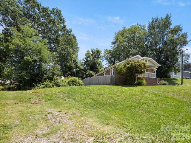 49 East Street, Asheville, NC 28803