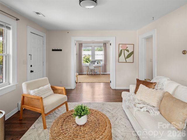 49 East Street, Asheville, NC 28803