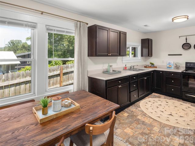 49 East Street, Asheville, NC 28803