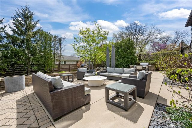 1755 Overland Trail, Deerfield, IL 60015