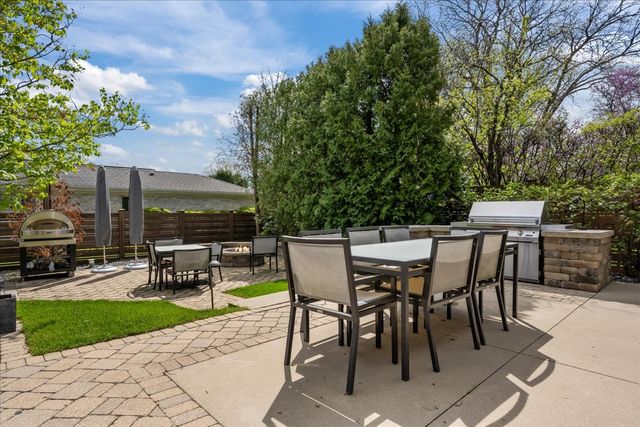 1755 Overland Trail, Deerfield, IL 60015
