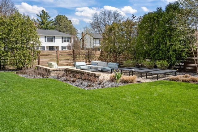 1755 Overland Trail, Deerfield, IL 60015