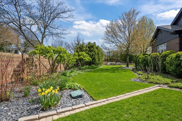 1755 Overland Trail, Deerfield, IL 60015