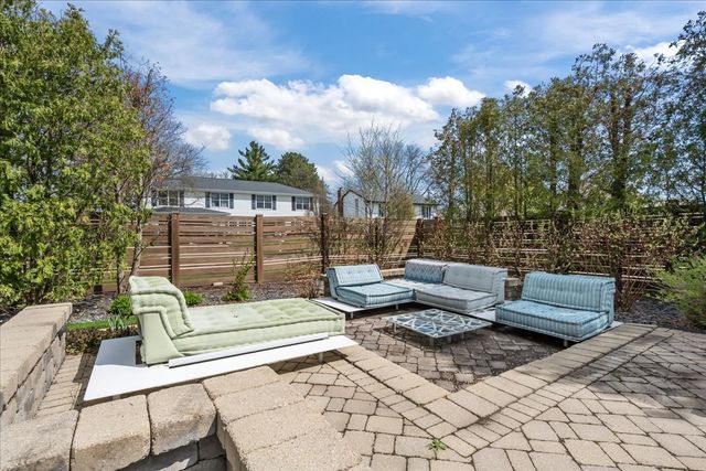 1755 Overland Trail, Deerfield, IL 60015