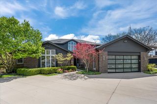 1755 Overland Trail, Deerfield, IL 60015