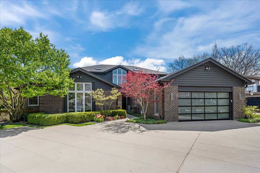 1755 Overland Trail, Deerfield, IL 60015