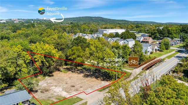 956 W Cato Springs Road, Fayetteville, AR 72701
