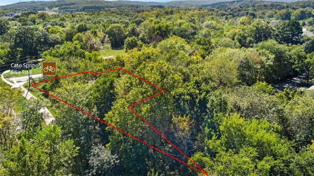 956 W Cato Springs Road, Fayetteville, AR 72701