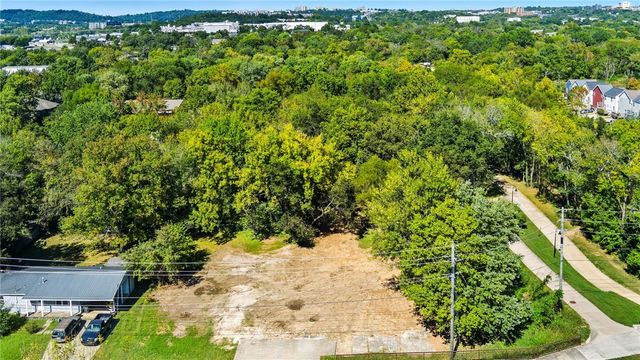 956 W Cato Springs Road, Fayetteville, AR 72701