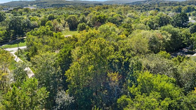 956 W Cato Springs Road, Fayetteville, AR 72701