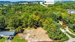 956 W Cato Springs Road, Fayetteville, AR 72701