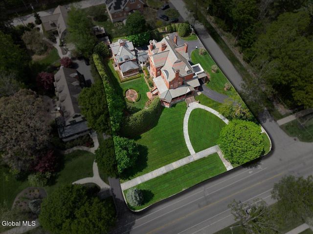 795 N Broadway, Saratoga Springs, NY 12866