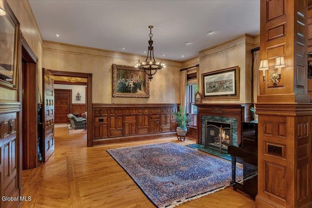 795 N Broadway, Saratoga Springs, NY 12866