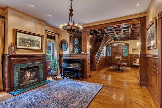 795 N Broadway, Saratoga Springs, NY 12866