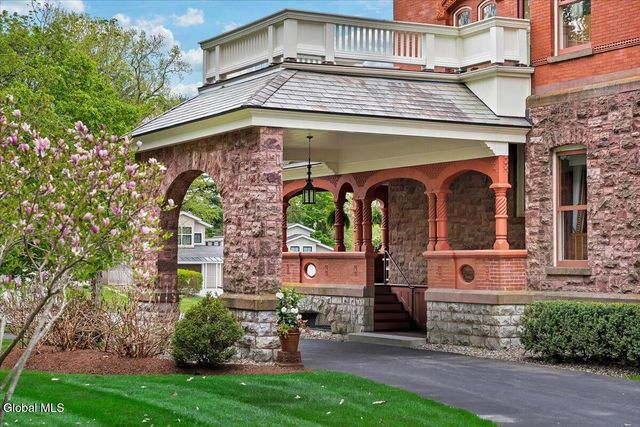 795 N Broadway, Saratoga Springs, NY 12866