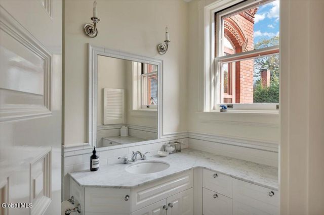 795 N Broadway, Saratoga Springs, NY 12866