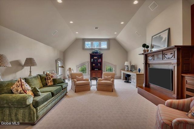 795 N Broadway, Saratoga Springs, NY 12866