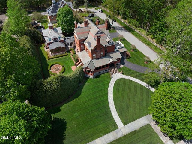795 N Broadway, Saratoga Springs, NY 12866