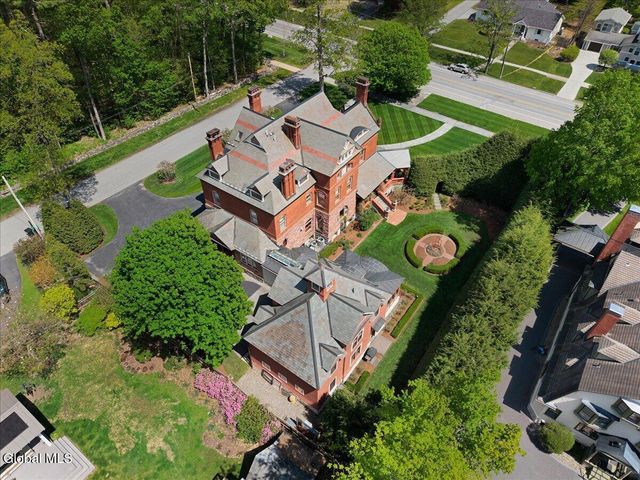 795 N Broadway, Saratoga Springs, NY 12866