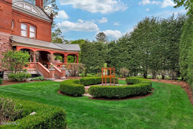 795 N Broadway, Saratoga Springs, NY 12866