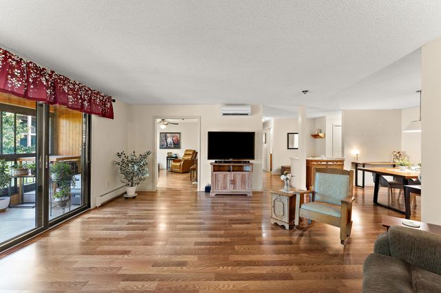 3090 Lexington Avenue N B5, Roseville, MN 55113