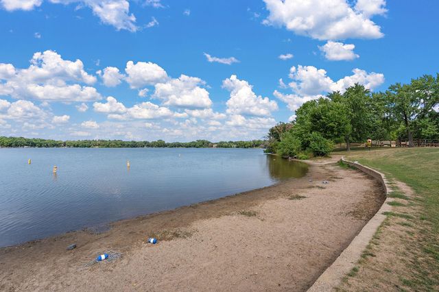 3090 Lexington Avenue N B5, Roseville, MN 55113