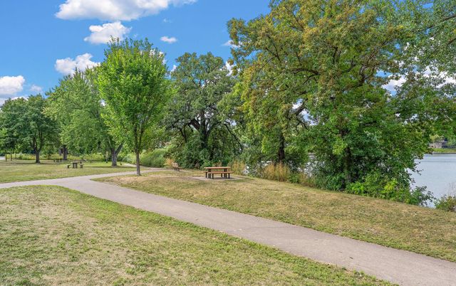 3090 Lexington Avenue N B5, Roseville, MN 55113