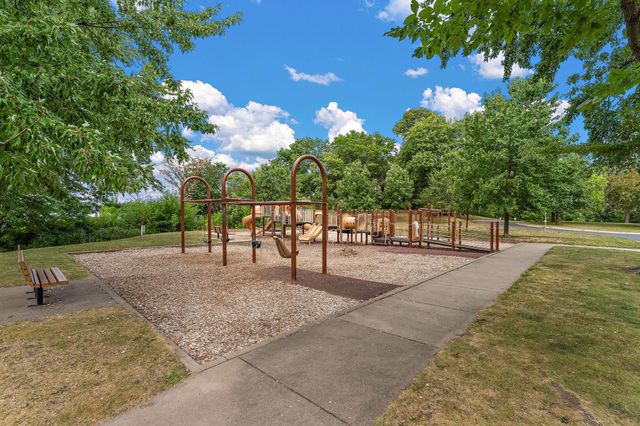 3090 Lexington Avenue N B5, Roseville, MN 55113
