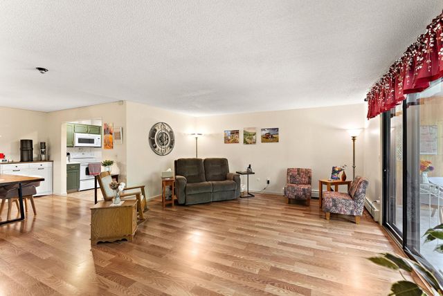 3090 Lexington Avenue N B5, Roseville, MN 55113