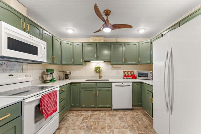 3090 Lexington Avenue N B5, Roseville, MN 55113
