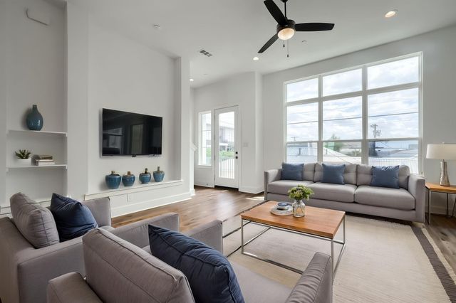 13325 Bee Street 406, Farmers Branch, TX 75234