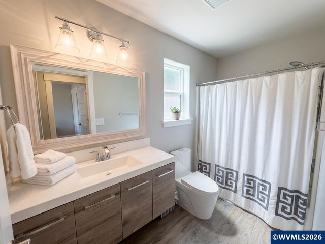 5219 Nightcap St SE, Salem, OR 97306
