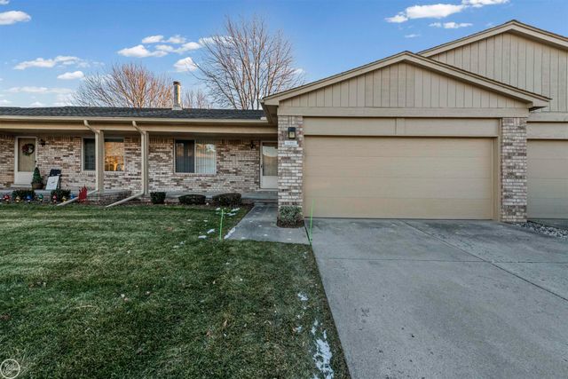 16996 Cristina Ct. Court, Mount Clemens, MI 48038