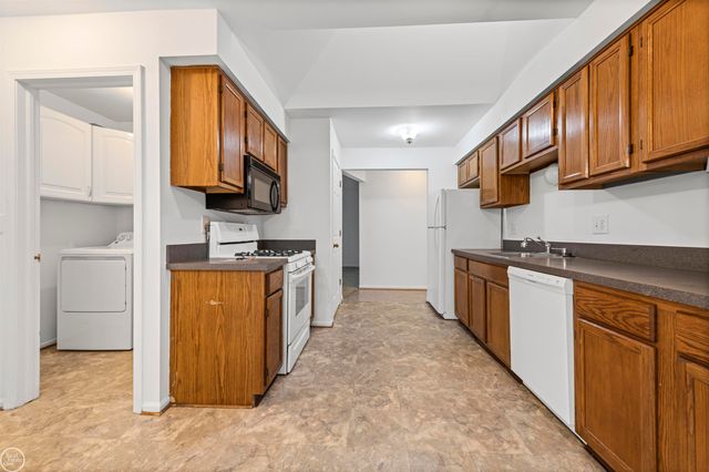 16996 Cristina Ct. Court, Mount Clemens, MI 48038