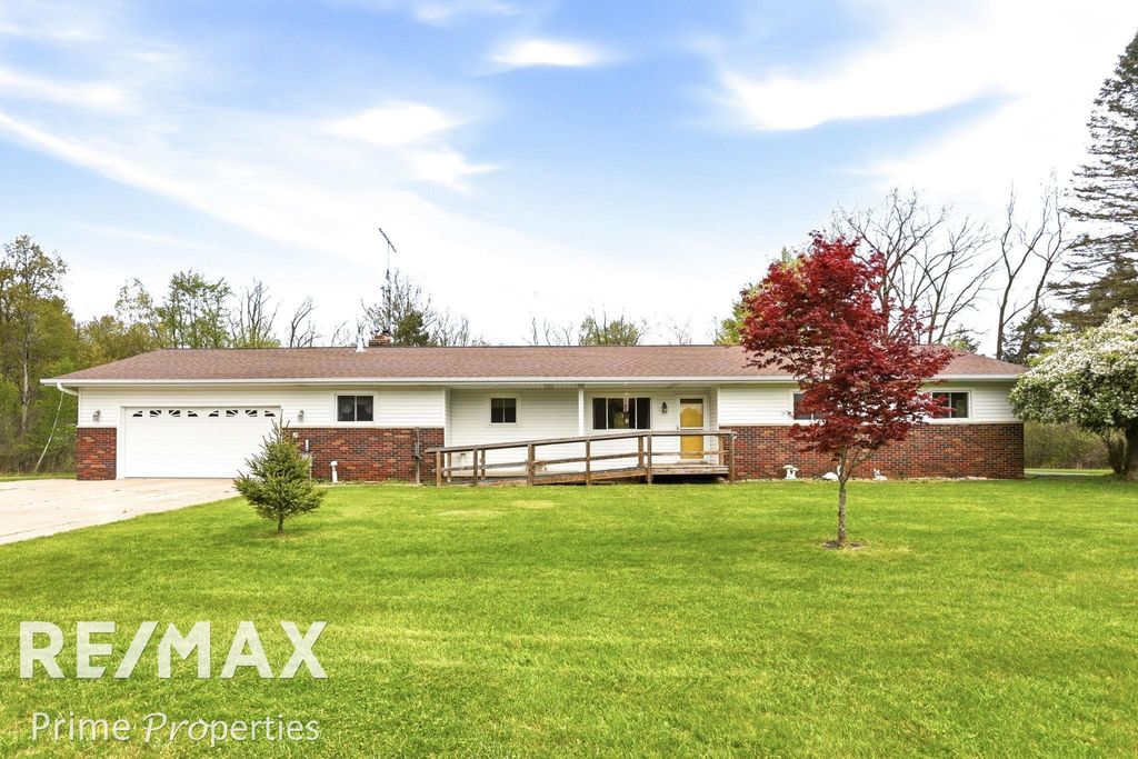 4301 Curtis Road, Bridgeport Twp, MI 48415